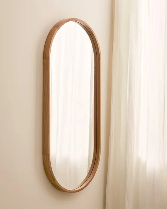 Espejo Magda de madera maciza de teca con acabado natural - Ø 45 x 95 cm en Madera natural - Espejos, Uruguay | Kavehome, vista 2