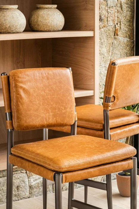 SILLA DE BAR CLUB - CUERO ITALIANO CARAMELO en Marrón - Sillas, Uruguay | La Iberica, vista 3