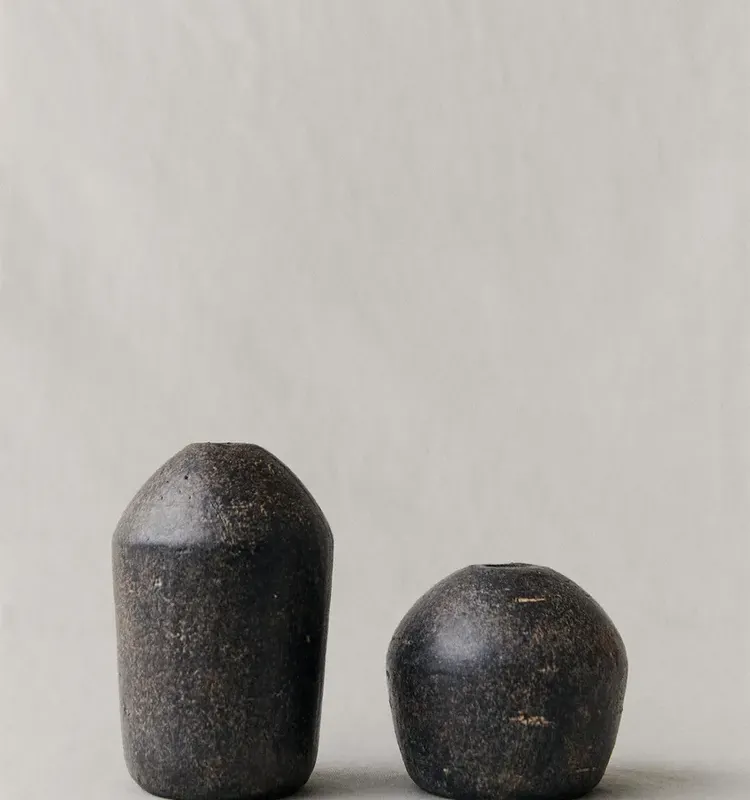 JARRÓN DECORATIVO CERÁMICA OVALADO en Negro - Jarrones, Uruguay | Zara Home