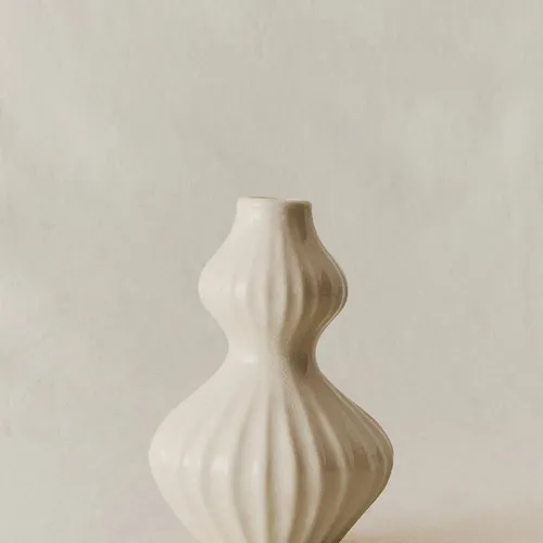 JARRÓN PEQUEÑO CERÁMICA ESMALTADA RAYAS en Beige - Jarrones, Uruguay | Zara Home