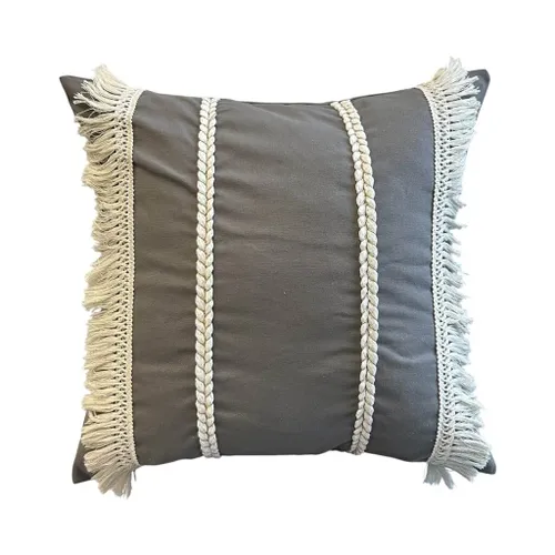 ALMOHADON CON TRENZAS Y FLECOS 45x45CM GRIS en Gris - Textiles, Uruguay | Decohogar