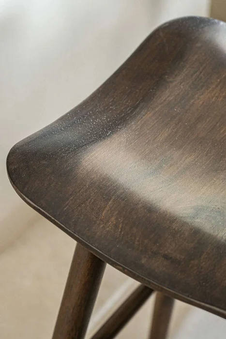 BANCO DE BAR FORMS - AVELLANA en Madera natural - Sillas, Uruguay | La Iberica, vista 5