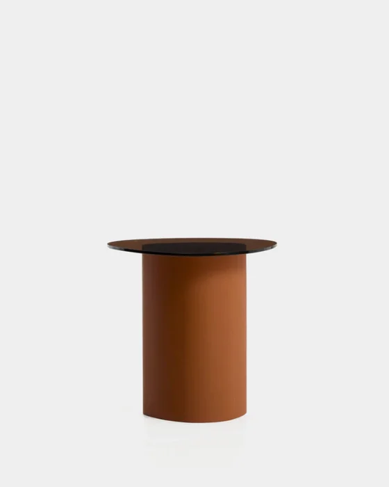 Mesa auxiliar Olir de vidrio templado y acero terracota 48 x 46,8 cm en Rojo - Mesas de arrimo, Uruguay | Kavehome