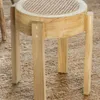 MESA AUXILIAR / BANQUITO DE TEKA Y RATTAN en Madera natural - Butacas, banquetas y puffs, Uruguay | La Iberica, vista 1 de 3