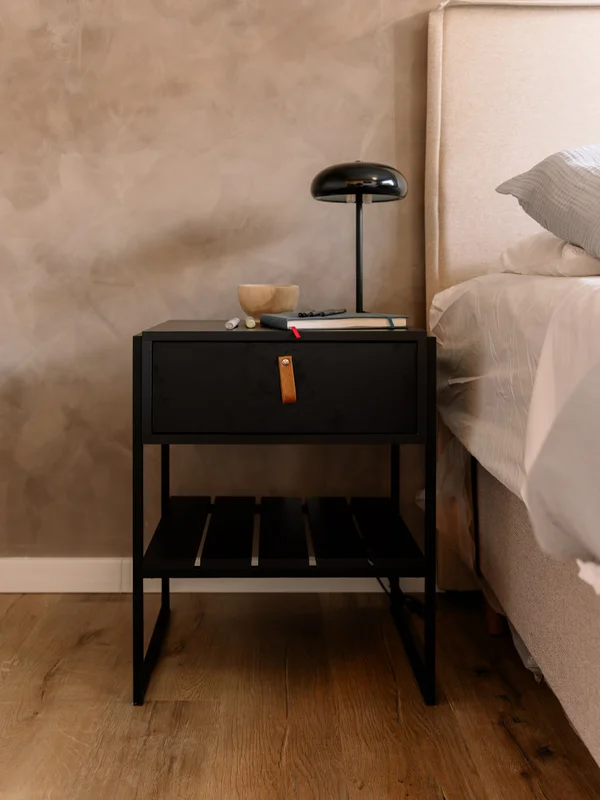 Mesa de Luz James - Negro en Negro - Mesas de luz, Uruguay | Berna Home, vista 4