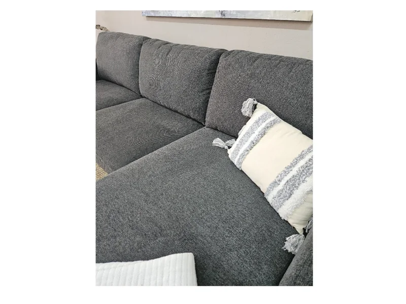 Sofa con Chaise PRADA PREVENTA - Dark Grey Tela Rústica en Dark Grey Tela Rústica - Sillones y sofás, Uruguay | Finkel, vista 3
