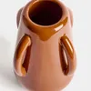 Jarrón Odra de cerámica marrón acabado brillante 25,5 cm en Marrón - Jarrones, Uruguay | Kavehome, vista 4 de 6
