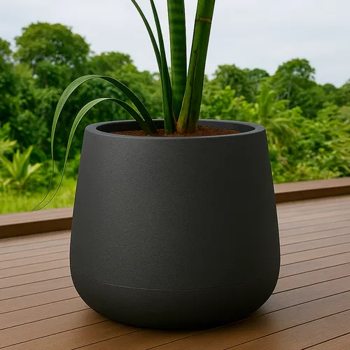 Maceta Bossa Mediana en Negro - Macetas, Uruguay | Alta Gracia Deco