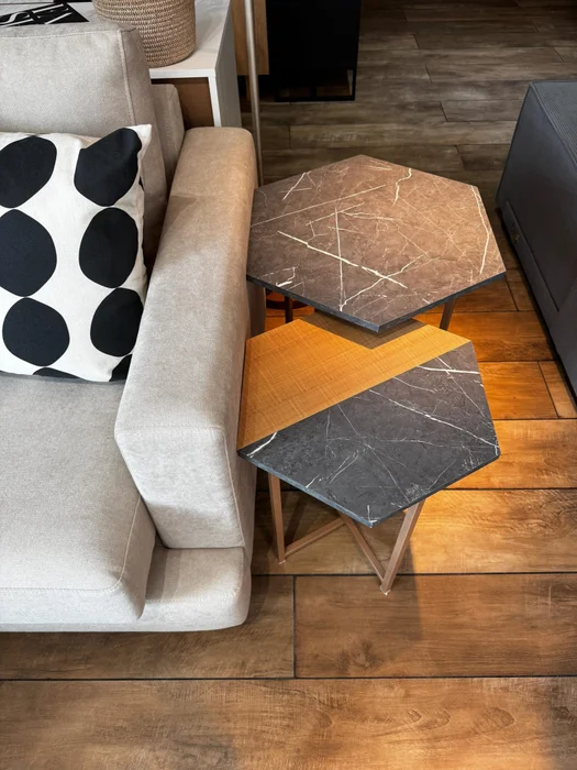 Mesa Lateral Idea (Mármol Gris/Marrón Claro/Pie Dorado) en Multicolor - Mesas de arrimo, Uruguay | Berna Home, vista 6