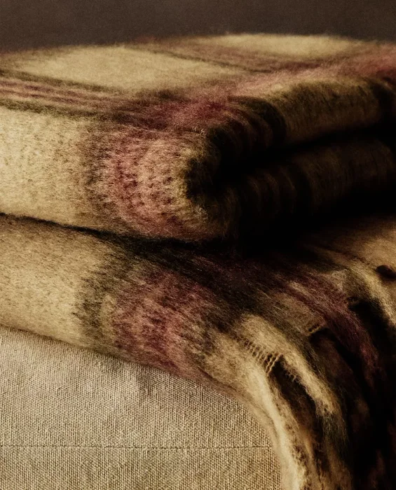 MANTA SUAVE CUADROS FLECOS en Multicolor - Textiles, Uruguay | Zara Home