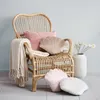 Almohadón HORNFIOL 35x50 chenille rosa en Rosa - Textiles, Uruguay | JYSK, vista 4 de 5