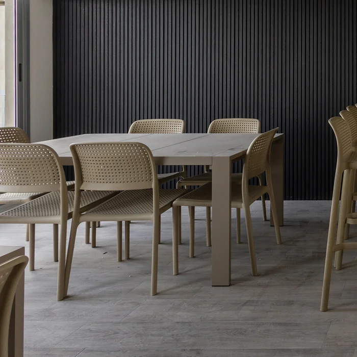 Mesa de exterior Korfu en Beige - Mesas de living, Uruguay | Walnut