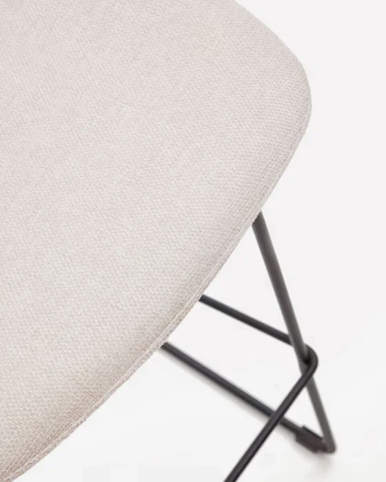 Taburete Zahara - beige y acero con acabado negro altura 76 cm en Marrón - Butacas, banquetas y puffs, Uruguay | Kavehome, vista 5