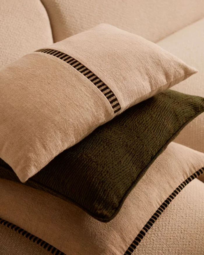 Almohadón Ardit de lino y algodón beige con raya bordada a contraste - verde 45 x 45 cm en Beige - Textiles, Uruguay | Kavehome, vista 2