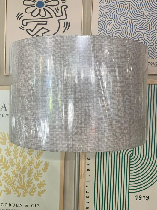 Lámpara de Pie Slim - Pantalla Lino en Castaño y Dorado – Material Pie: Hierro – Material Base: Madera – Material Panta - Lámparas de pie, Uruguay | Berna home, vista 2