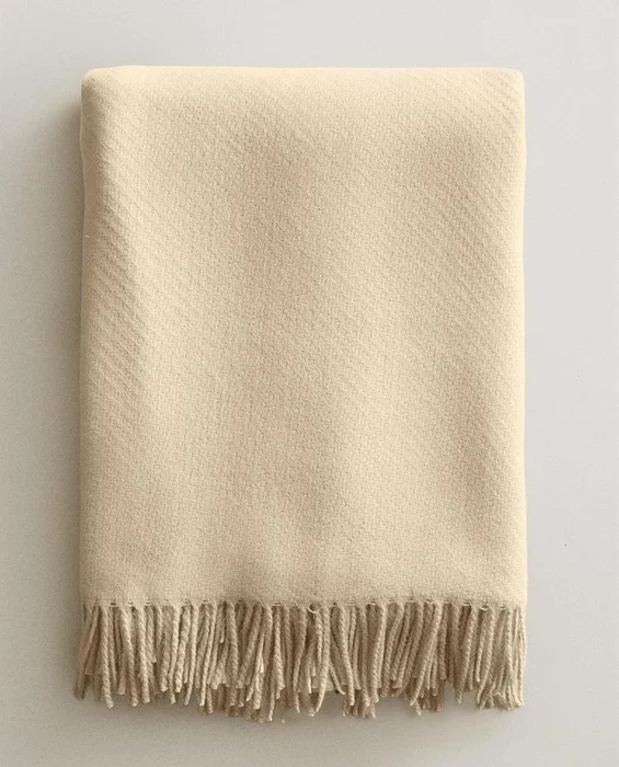 MANTA ESTRUCTURA LISA en Beige - Textiles, Uruguay | Zara Home