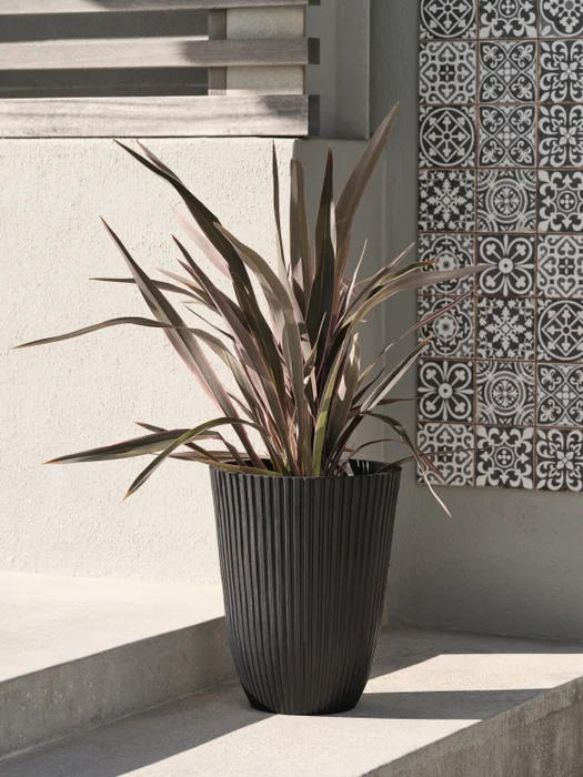 Maceta MYGGA Ø29xH36 gris en Gris - Muebles para el exterior, Uruguay | JYSK