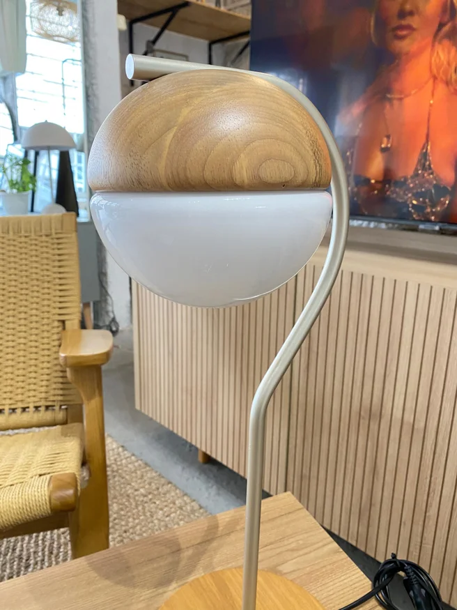 Lampara de Mesa Sintonia Champagne en Madera natural - Lámparas de mesa, Uruguay | Berna home, vista 2