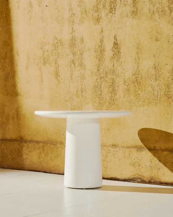 Mesa de centro Albanella de cemento con acabado blanco brillante - Ø65 cm en Blanco - Mesas de living, Uruguay | Kavehome, vista 2