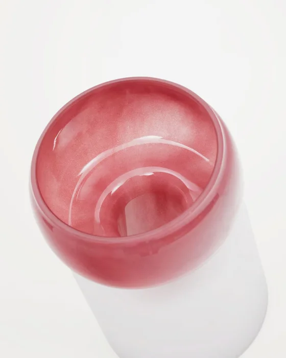 Jarrón Kelse de vidrio transparente y rosa 19 cm en Rosa - Jarrones, Uruguay | Kavehome, vista 3