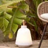 Lámpara de mesa Udiya de polietileno y metal acabado blanco en Blanco - Lámparas de mesa, Uruguay | Kavehome, vista 2 de 8