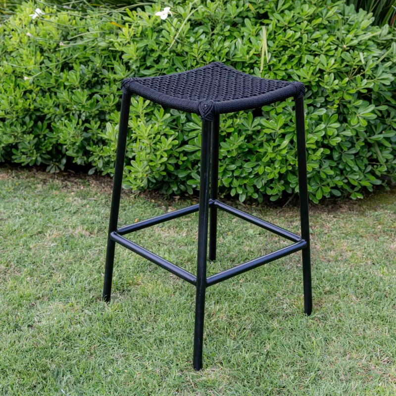 Banqueta de barra en cuerda náutica negra y aluminio en Negro - Butacas, banquetas y puffs, Uruguay | Entrecasa