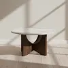 Mesa Ratona Madera-y-marmol Marron Leona Castaño en Marrón - Mesas de living, Uruguay | Divino, vista 1 de 4