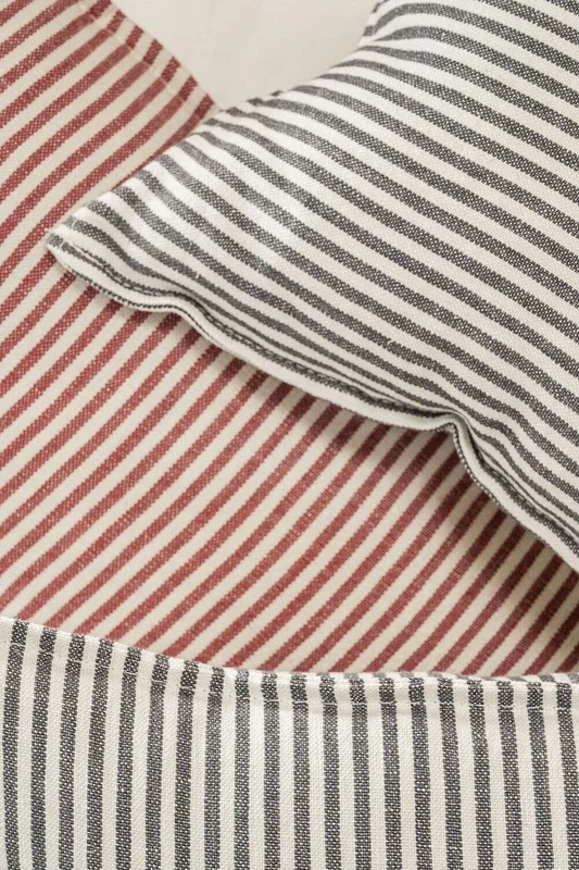 ALMOHADON LINO ALTO GRAMAJE RAYADO GRIS OSCURO - 70 X 43 CMS en Gris - Textiles, Uruguay | La Iberica, vista 8