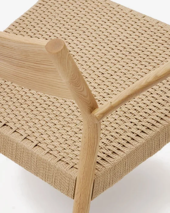 Butaca Yalia de madera maciza roble FSC 100% - acabado natural y asiento de cuerda de papel en Madera natural - Butacas, banquetas y puffs, Uruguay | Kavehome, vista 4