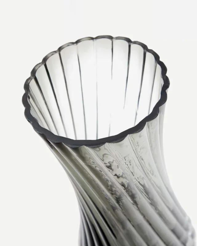 Jarrón Arep de vidrio gris - 28 cm en Gris - Jarrones, Uruguay | Kavehome, vista 4
