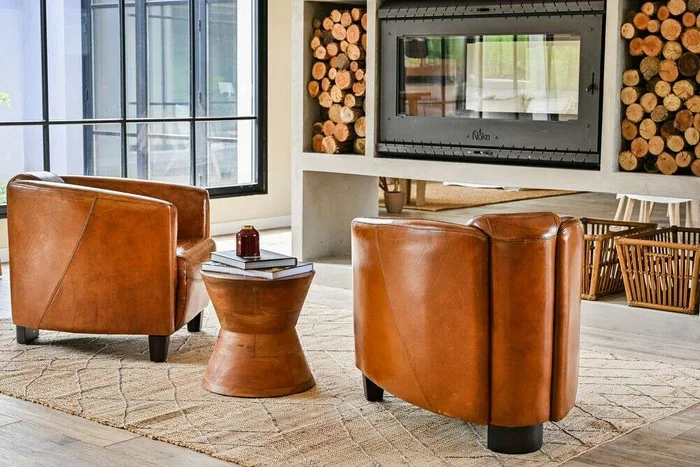 BUTACA DE CUERO ITALIANO ENVEJECIDO - AVIADOR en Marrón - Butacas, banquetas y puffs, Uruguay | La Iberica, vista 17
