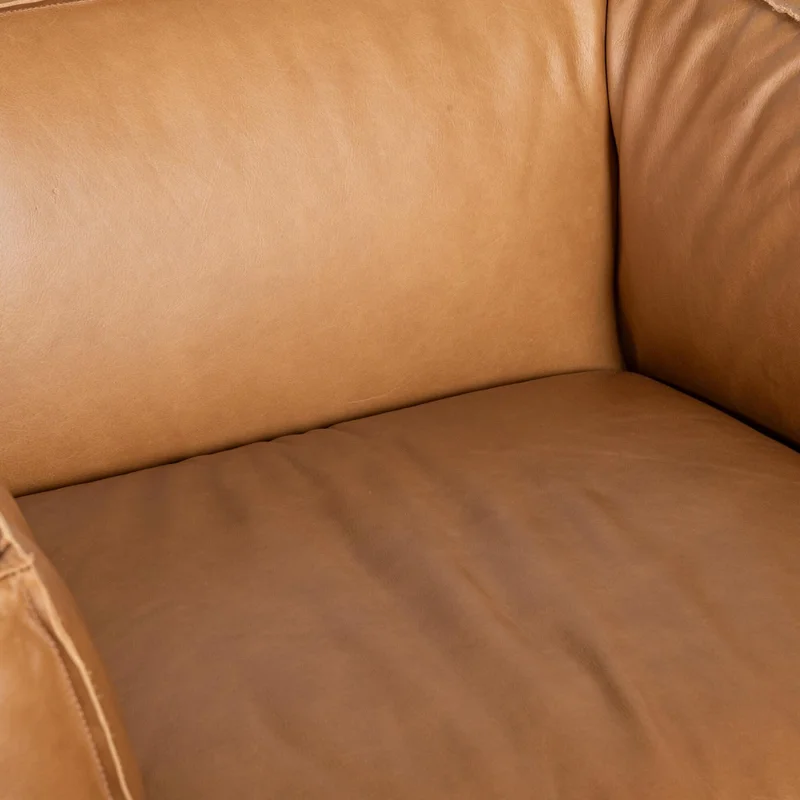Sofá Cuero Marron Tufa Camel en Beige - Sillones y sofás, Uruguay | Divino, vista 4