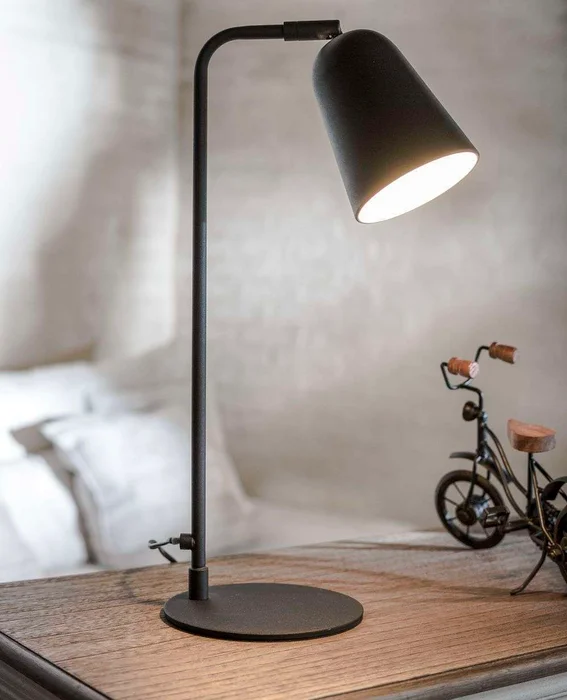 LAMPARA DE MESA VIK - BLACK en Negro - Lámparas de mesa, Uruguay | La Iberica