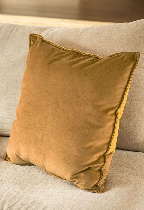 ALMOHADON TERCIOPELO ORO - 55 X 55 CMS en Dorado - Textiles, Uruguay | La Iberica, vista 14