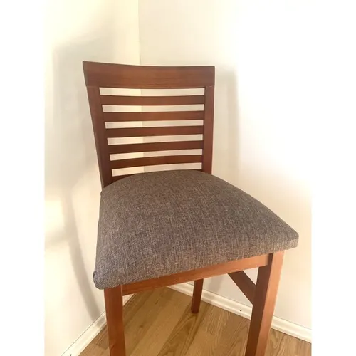 Taburete curvo horizontal — Serra Amoblamientos en Marrón - Sillas, Uruguay | Serra Amoblamientos
