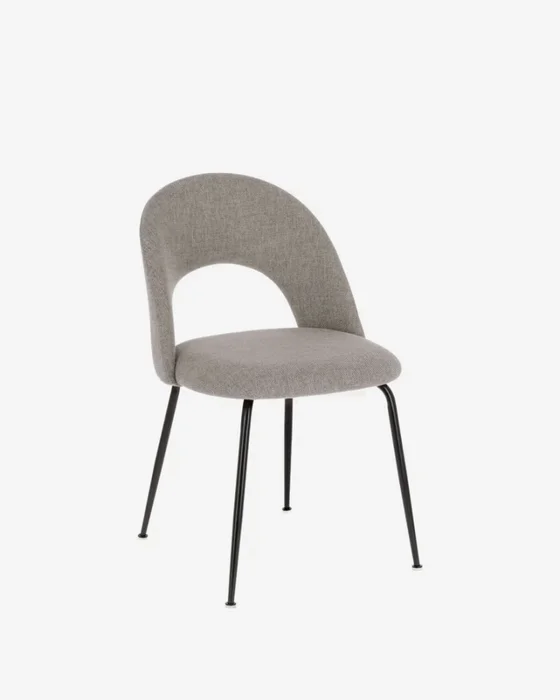 Silla Mahalia gris claro y patas de acero acabado pintado negro en Gris - Sillas, Uruguay | Kavehome