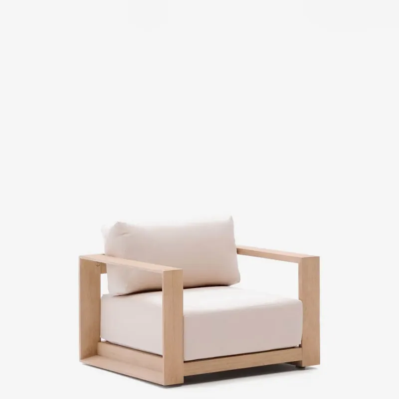 Butaca Ambra de madera maciza de acacia con acabado claro FSC 100% en Beige - Butacas, banquetas y puffs, Uruguay | Kavehome