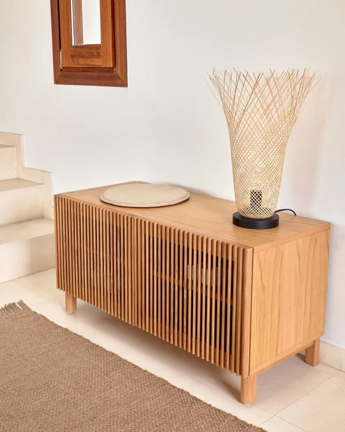 Banco Beyla con 2 puertas de madera maciza y chapa de roble 98,5 cm FSC 100% en Madera natural - Butacas, banquetas y puffs, Uruguay | Kavehome, vista 2