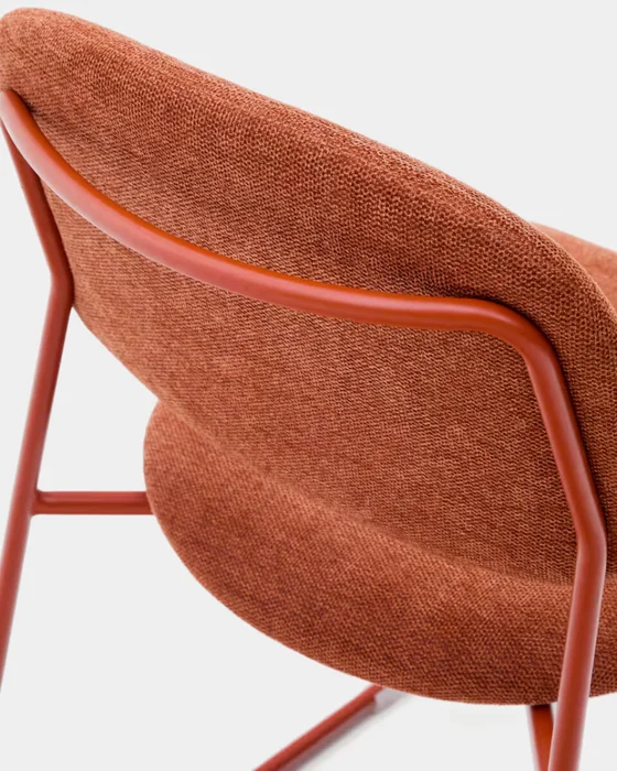 Silla apilable Meli de chenilla - terracota y patas de metal terracota en Rojo - Sillas, Uruguay | Kavehome, vista 7