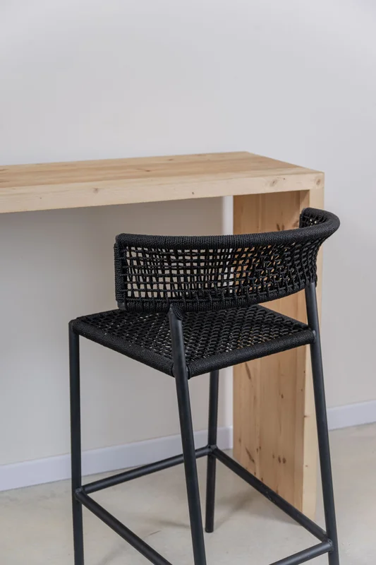 Banqueta de barra en cuerda náutica negra y aluminio en Negro - Butacas, banquetas y puffs, Uruguay | Entrecasa, vista 3