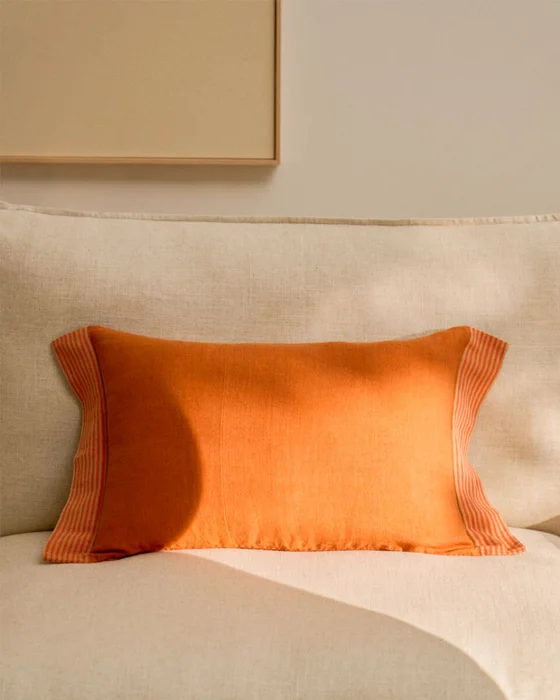 Almohadón Disea de lino - naranja con detalle de rayas naranjas, 40 x 60 cm en Naranja - Textiles, Uruguay | Kavehome, vista 2