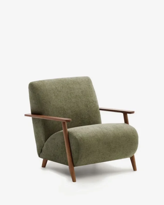 Butaca Meghan de chenilla - de chenilla verde y madera maciza de fresno con acabado nogal FSC Mix Credit en Beige - Butacas, banquetas y puffs, Uruguay | Kavehome