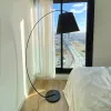 Lámpara de pie curva Copenhague en Negro - Lámparas de pie, Uruguay | Alta Gracia Deco, vista 2 de 8