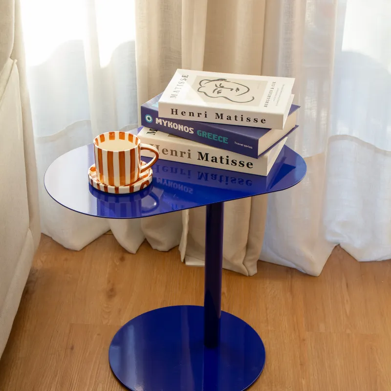 mesa auxiliar candy - azul en Azul, Uruguay | Proyecto Forma