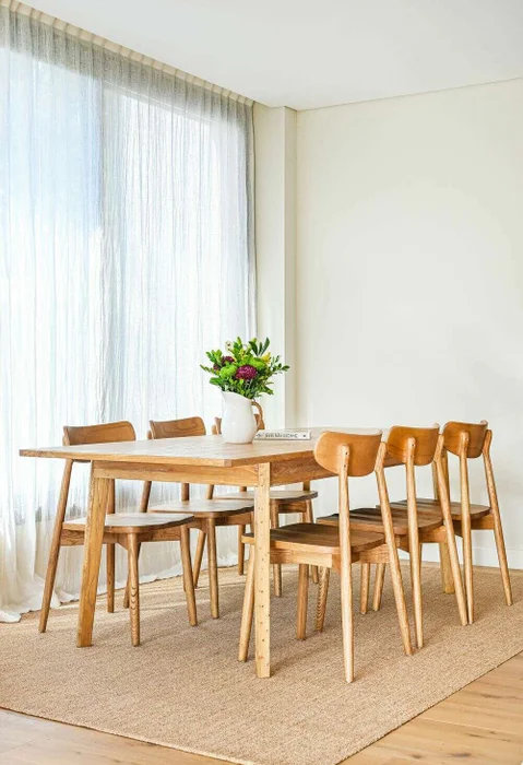MESA COMEDOR NORDICA EXTENSIBLE - 1.80 A 2.30 MTS en Madera natural - Mesas de comedor, Uruguay | La Iberica