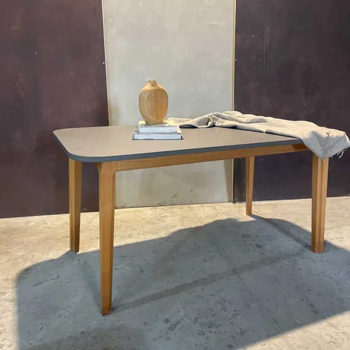Mesa de comedor BAIKAL en Gris - Mesas de comedor, Uruguay | Soy Mezcla