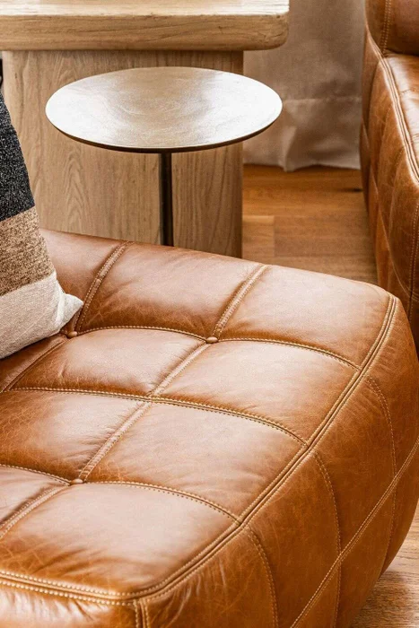 BUTACA COLUMBIA - CUERO ITALIANO CARAMELO en Marrón - Sillones y sofás, Uruguay | La Iberica, vista 40