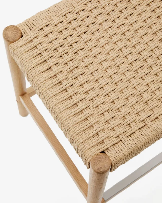 Taburete Yalia de madera maciza de roble con acabado natural y cuerda altura 65 cm FSC100% en Madera natural - Butacas, banquetas y puffs, Uruguay | Kavehome, vista 3