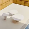 Mesa de centro Albanella de cemento con acabado blanco brillante Ø65 cm - Ø65 cm en Blanco - Mesas de comedor, Uruguay | Kavehome, vista 3 de 8