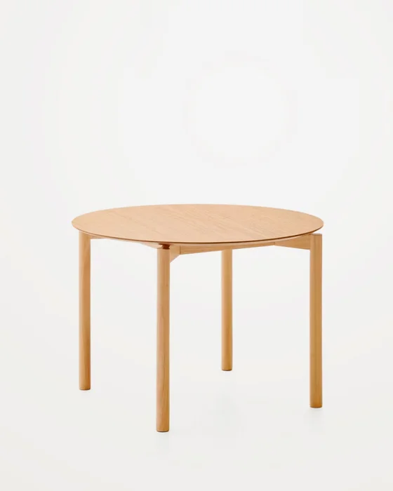Mesa Indara - redonda de chapa de fresno y madera maciza de caucho con acabado tono natural Ø110cm en Madera natural - Mesas de comedor, Uruguay | Kavehome
